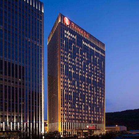 Hotel Ramada Jinan Exterior foto