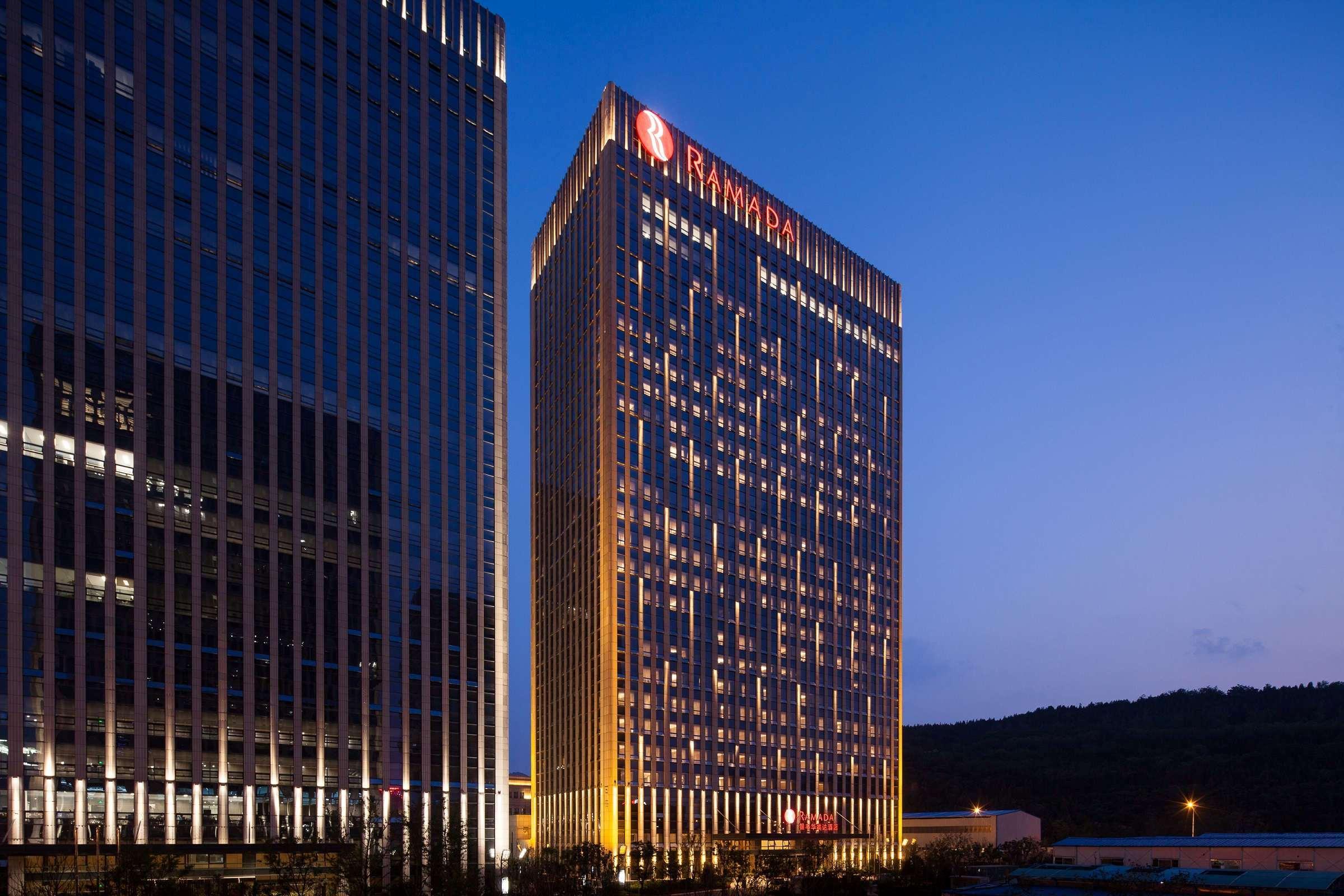 Hotel Ramada Jinan Exterior foto